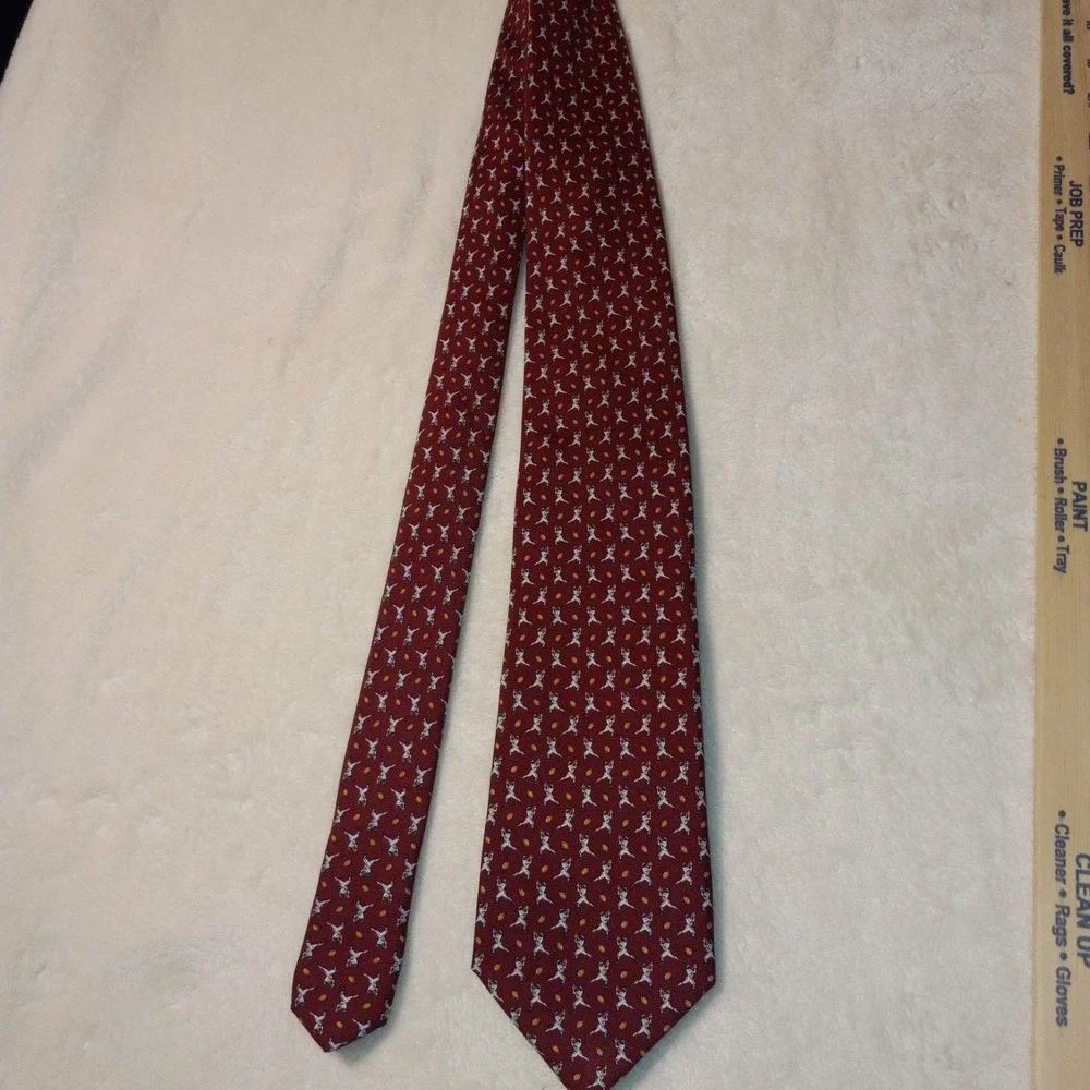 Jos A Bank THE MIRACLE COLLECTION age 10 Football RN 51093 all silk hand made